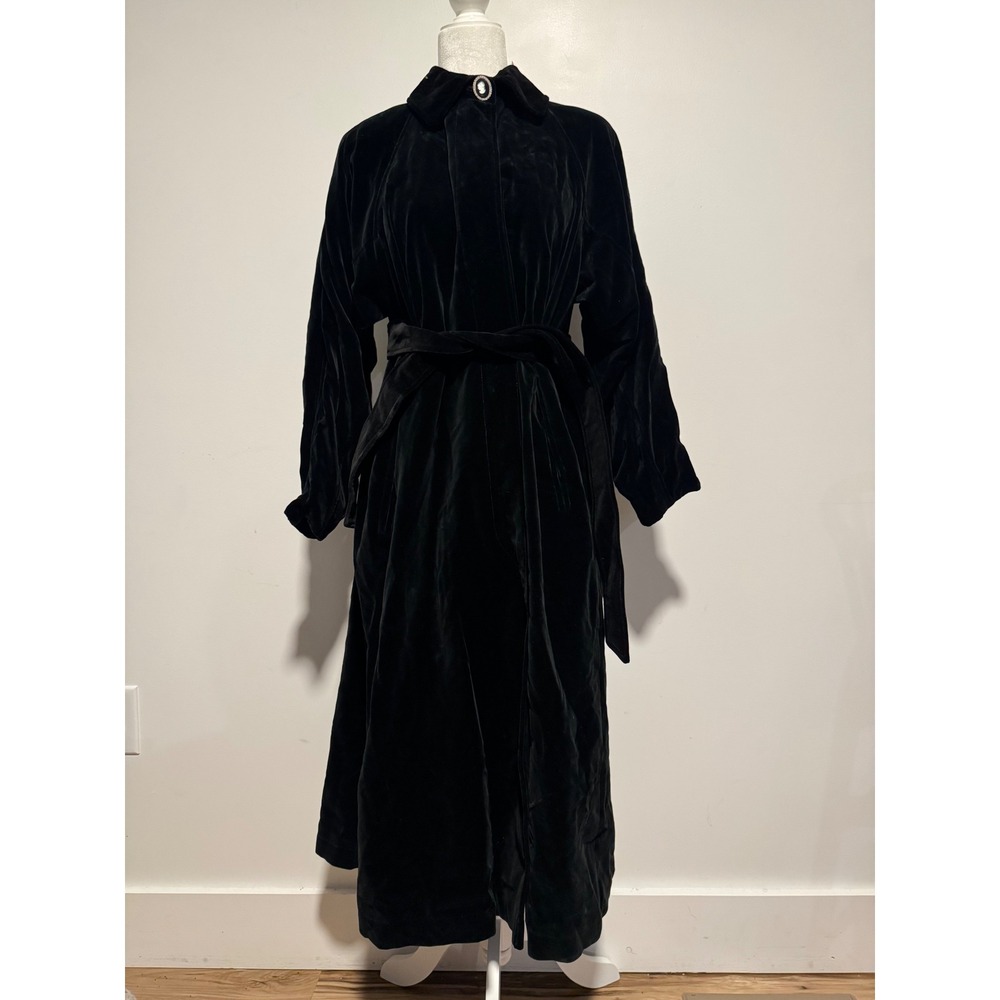 Vintage Black Velvet Opera Coat Womens M Belted Cameo Rhinestone Union Made USA